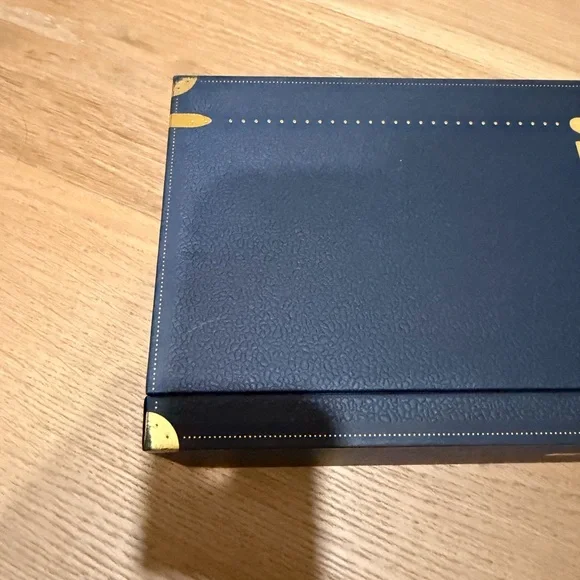 Louis Vuitton Dark Blue Box with Gold Details - Picture 6 of 6